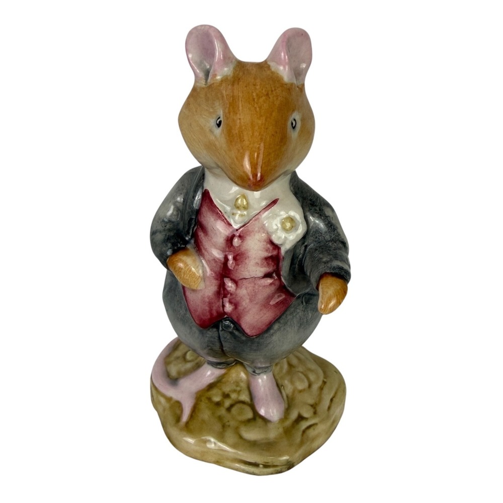 Royal Doulton Dusty Dogwood Brambly Hedge Mouse Figurine DBH6 1982 England